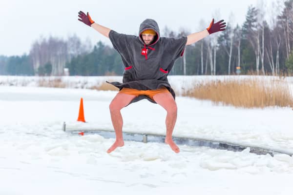 How a dry robe helps when wild swimming, best in the UK 2022