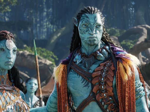Ronal (Kate Winslet), Tonowari (Cliff Curtis), and the Metkayina Clan (Photo: © 2022 20th Century Studios)