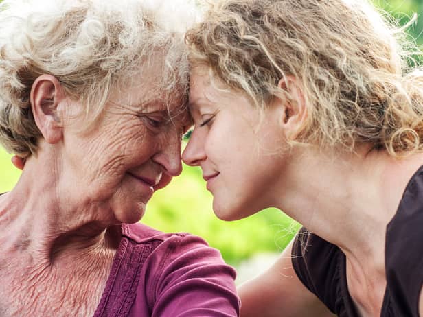 Many young people rely on grandparents for emotional support, research found (photo: Adobe)