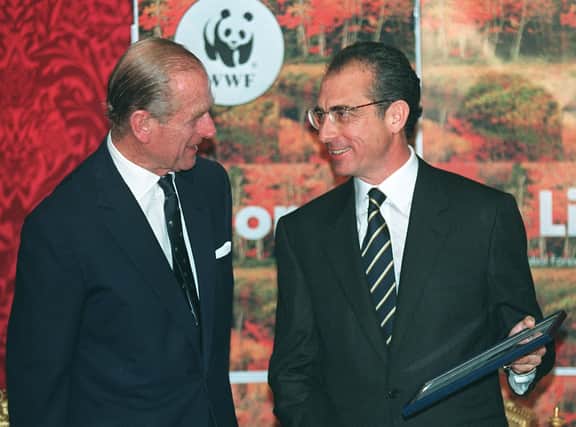 The former World Wildlife Fund (WWF) president The Duke of Edinburgh pictured presenting the president of Mexico, Dr. Ernesto Zedillo, with a WWF 'Gift to the Earth' award in 1998 after the Mexican wildfires. (Getty)