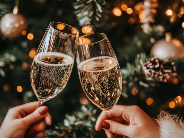 How long are pubs allowed to stay open on Christmas Eve? Opening times for Spoons, Greene King and more (Photo: Lustre Art Group  - stock.adobe.com)