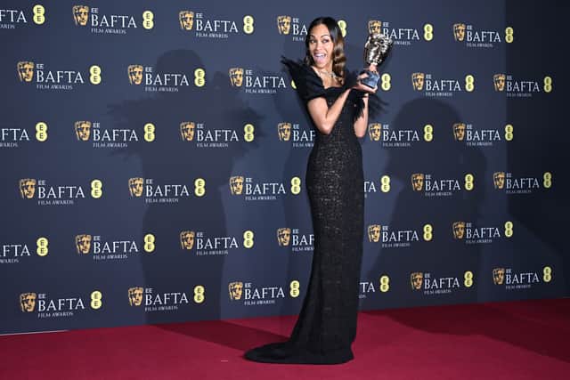Zoe Saldana poses with Supporting Actress Award for 'Emilia Pérez' in the winners room during the BAFTAs