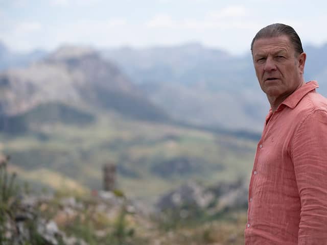 Sean Bean as Ronnie Phelan.