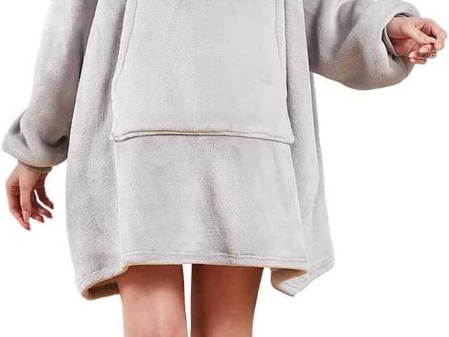 £7.99 gets you TWO of these lovely fleece hoodie blankets
