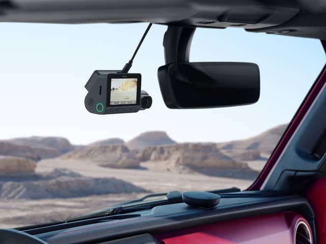 70mai's new T800 is the first three-channel dashcam with 4K recording at the front and 4K at the rear