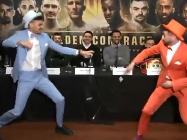 ben noto alta moda stili classici Boxers dressed as Dumb and Dumber characters have wand fight at ... ben noto alta moda stili classici Boxers dressed as Dumb and Dumber characters have wand fight at ...
