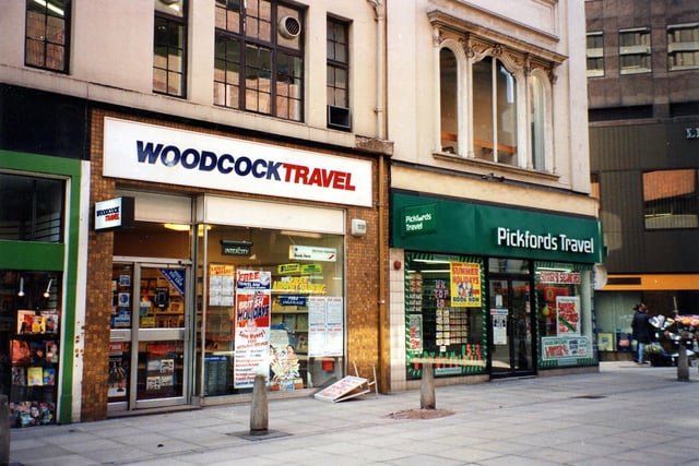 Woodcock travel agents and Pickfords travel agents on Bond Street. Just visible on the left is Cardshops cards, and on the right is the junction with Lower Basinghall Street.