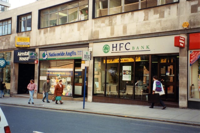 Nationwide Anglia Building Society and HFC Bank on Albion Street. Just visible on the left is Barclays Bank and on tne right Lunn Poly Holiday Shop.