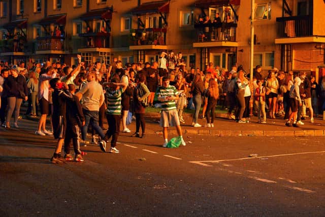 Hundreds of people attended the Bogside bonfire on Saturday night last. DER2033GS - 045