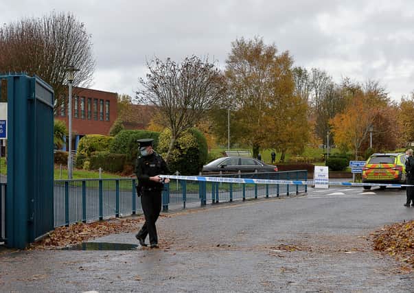 PSNI officers attend security alert at St Columb’s College on the Buncrana Raod.  Photo: George Sweeney  DER2045GS – 014
