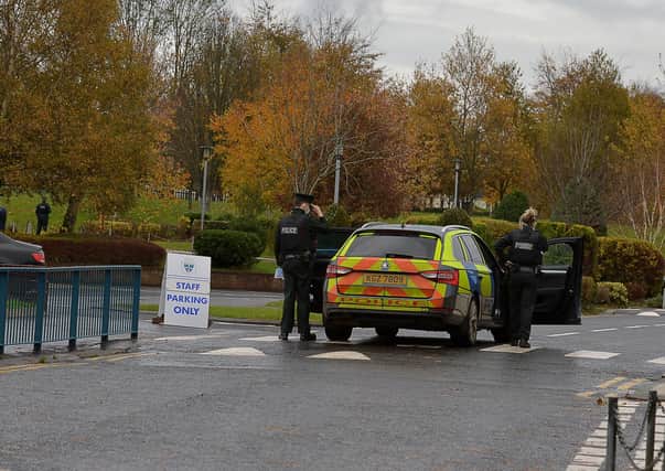 PSNI officers attend the earlier security alert at St Columb’s College on the Buncrana Road.  Photo: George Sweeney  DER2045GS – 013