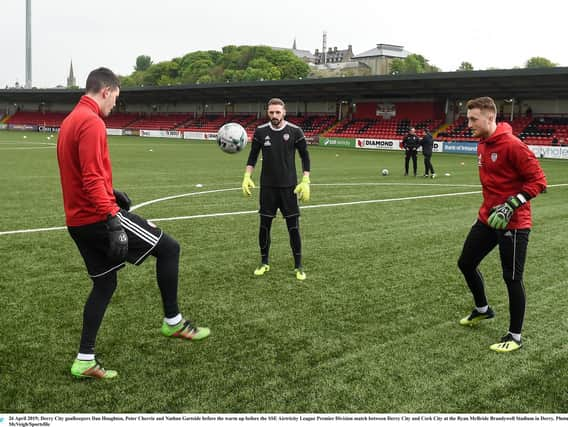 Peter Cherrie warms up with Nathan Gartside and Jack Lemoignan.