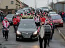 The funeral cortege of Hugh Curran makes its way to St Mary’s Church Creggan for Requiem Mass on Wednesday morning. Photo: George Sweeney / Derry Journal  DER2050GS – 030