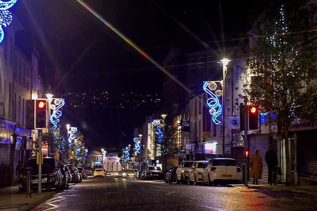 Carlisle Road Christmas lights on Sunday evening last.  DER2048GS - 005