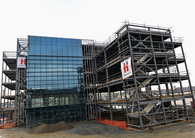 Building work continues on the new Ebringron Plaza office block. DER2104GS – 002