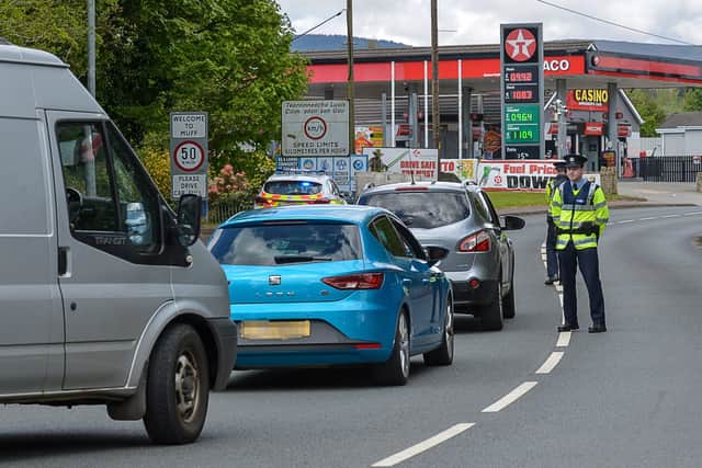 Members of An Garda Síochána operating a vehicle checkpoint on the main Muff to Derry border crossing recently.  DER1920GS – 004