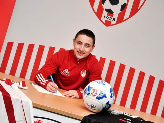 Midfielder Joe Hodge signs his loan deal agreement with Derry City. Picture by Kevin Morrison/Event Images & Video