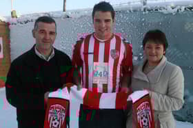 Stephen McLaughlin pictured with his parents, Neal and Carmel the day he signed for Derry City in 2010.