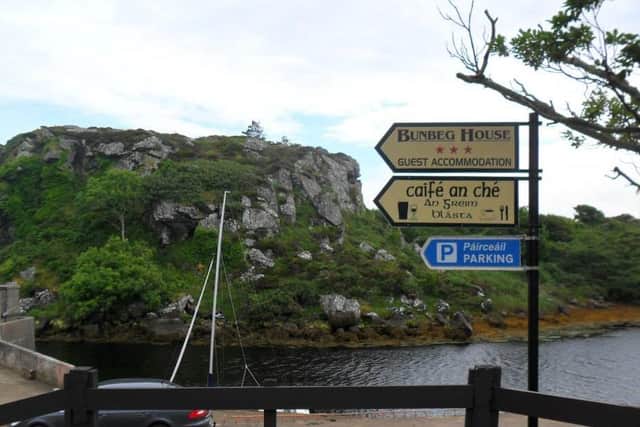 Signs in English and Irish in Bunbeg.
