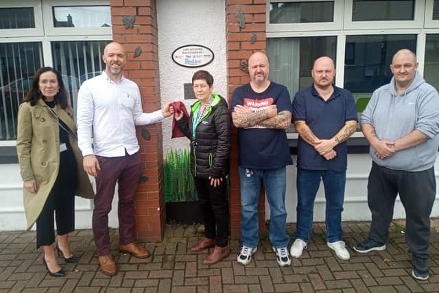 Steve McCrudden, Clooney Community Centre manager and Geraldine Dougan, Radius Housing, unveiling the new mural with from left, Bridie Doherty, Radius Housing, and Dee Logan, Peter Logan and Mark Logan, Apache Tattoo.