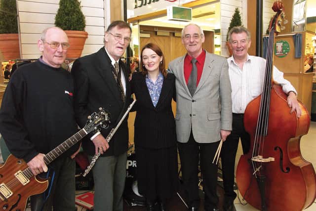 Johnny McCallum, Gay McIntyre, Bronagh Gallagher, Jackie Molloy and Sean Canning at
Derry's Rath M—r Centre in 2007.