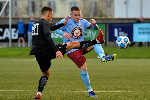 Institute’s Benny McLaughlin and Ards' Thomas Murray battle for possession at Brandywell Stadium. Picture by George Sweeney.