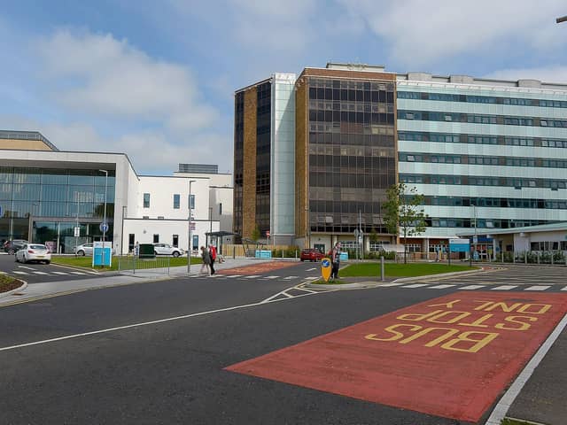 Altnagelvin Hospital. DER2126GS - 140