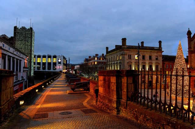 Derry Walls and Guildhall Square. Photos: George Sweeney. DER2150GS – 034