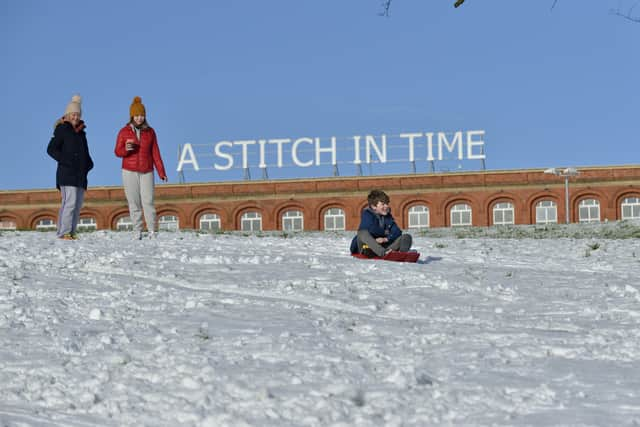 JANUARY 2021: Making the most of the mid-term break and the snow in Brooke Park. DER0718GS005