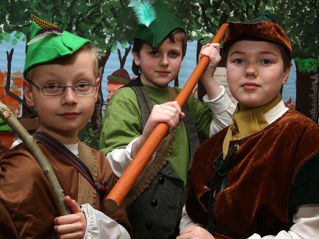 Aaron Feathers (right) as ‘Robin Hood’, in the school play ‘Hoodwinked’, put on by pupils at Lisnagelvin Primary School, with Joel Boxborough, as Will Scarlett and Dakota Lewis, as Little John.   (2103T10).