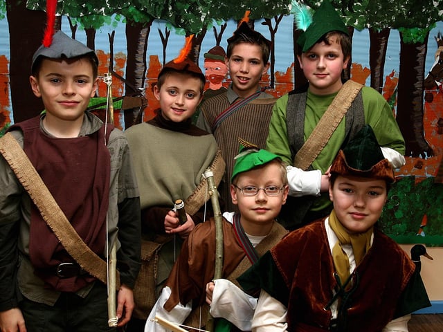 Aaron Feathers (seated, right) as ‘Robin Hood’, in the school play ‘Hoodwinked’, put on by pupils at Lisnagelvin Primary School, with his ’Merrymen’, from left, Ryan Hepburn, Kyle Duncan, Andrew Stevenson, Joel Boxborough (Will Scarlett) and Dakota Lewis (Little John).  LS13-517MT.