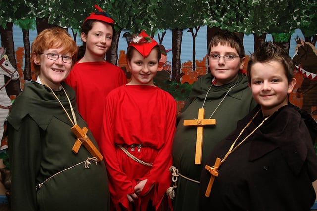 Pupils who played ‘friars’ in the play ‘Hoodwinked’, put on by pupils at Lisnagelvin Primary School. From left are Luke Scott, Patrick Leeson and Stephen McCarter with the narrators Hilary Leeson and Hannah Walker. LS13-518MT.