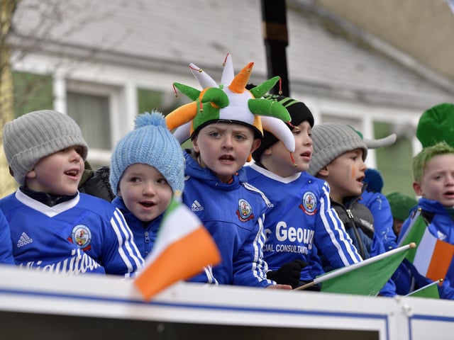 Young Buncrana Hearts players at the St. Patrick’s Day parade in Buncrana on Saturday afternoon last. DER1118GS020