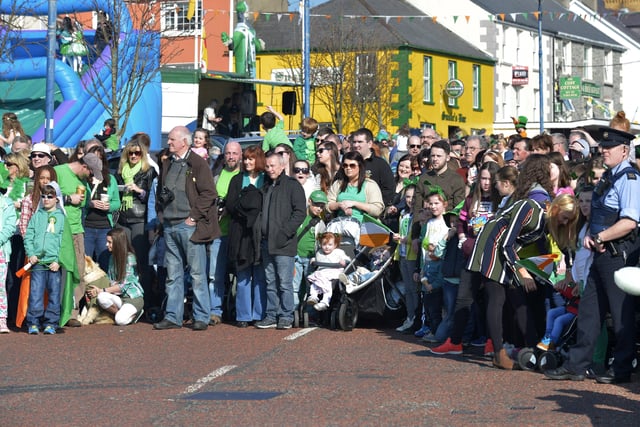 Spectators at the St Patrick’s Day in Moville. DER1116GS056