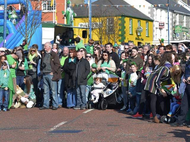 Spectators at the St Patrick’s Day in Moville. DER1116GS056