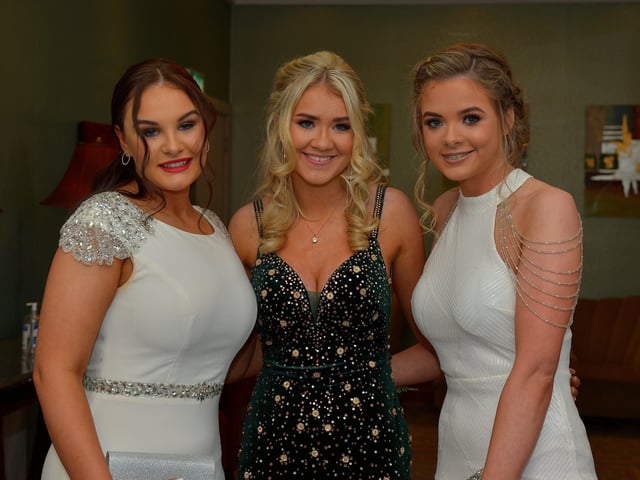Students Katielynn Duncan, Tamara Gill and Caitlin McCauley pictured at the Crana College Formal held in the Inishowen Gateway Hotel on Wednesday evening last.  Photo: George Sweeney.  DER2211GS – 026