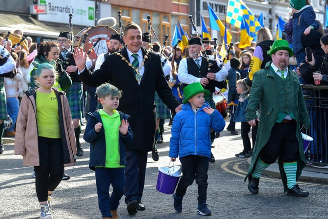 Mayor Graham Warke at the St Patrick’s Day parade in the city centre. Photo: George Sweeney / Derry Journal. DER2211GS – 114