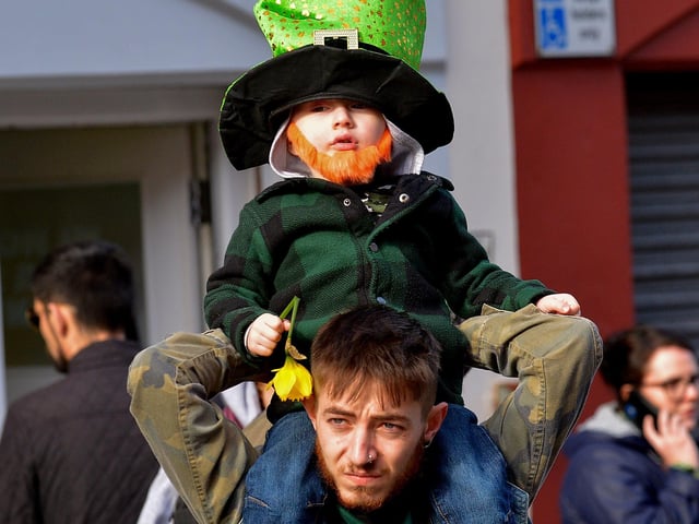 Getting a good view of the St Patrick’s Day parade. Photo: George Sweeney / Derry Journal. DER2211GS – 109
