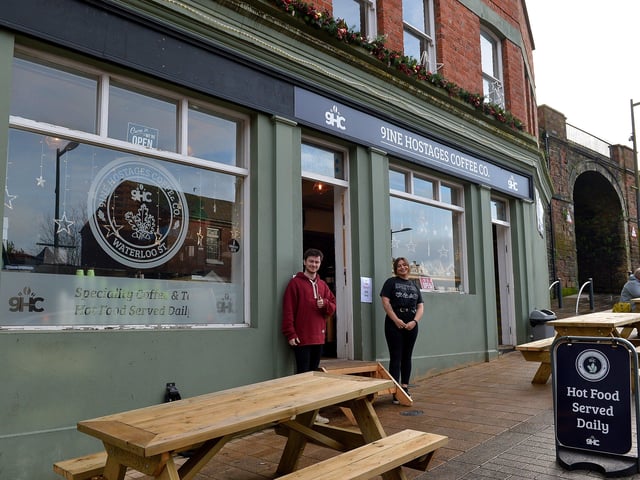 Jamie Steele and Jenny Boanca from the 9ine Hostages Coffee Company in Waterloo Street. DER2050GS - 048