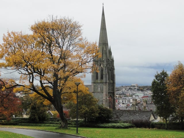 Brooke Park has grassy areas and plenty of trees for shade. There's benches scattered throughout the park with gorgeous views of the city. Gwyn's cafe is in the centre of the park if you don't fancy bringing a packed lunch and there's even a play park for the wee ones.