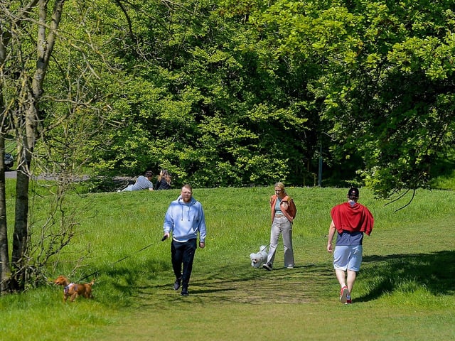 Picturesque St Columb’s Park is perfect for a picnic and a catch up with friends. There are vast open grassy areas to lay out a picnic blanket or sit under a tree and enjoy watching the people, dogs, birds and squirrels. The Cafe in the Park also has outdoor seats where you can order a coffee and soak up the sun. DER2120GS – 010