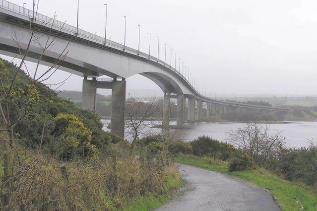 The Bay Road looking out to the Foyle Bridge. There are footpaths and benches with views of the Foyle and the 'pirate ship'. There are food trucks at Da Vinci's for a bite to eat too.