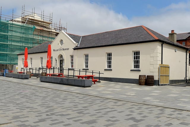 Walled City Brewery, Ebrington Square, has seats outside where dogs are welcome to sit too. You can enjoy a bite to eat or have a cocktail or taste some beers. Ebrington is a hub of activity when the sun's out so it's great for people watching. DER2126GS - 118