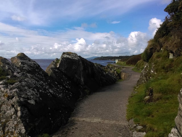 The Shore Path along the Foyle at Moville is suitable for all abilities.