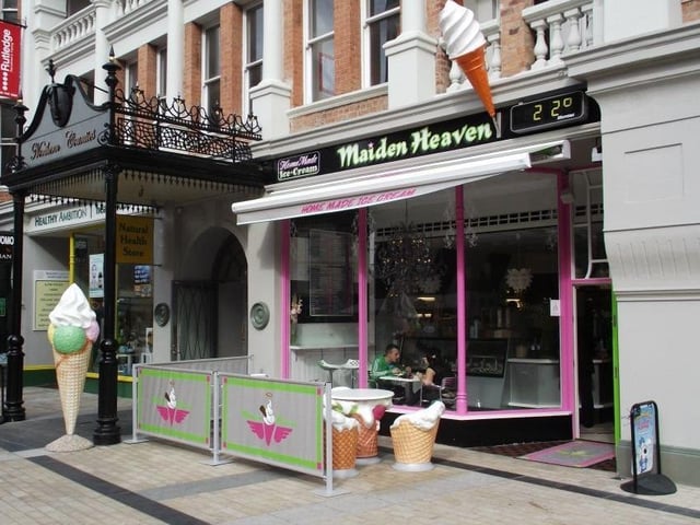 Maiden Heaven on Waterloo Place is a coffee shop & ice cream parlour. It serves top of the range coffee, bubble waffles, Belgian waffles, crepes, homemade gelato, whipped ice-cream, milk shakes, sundaes, savoury, and tray bakes.
You can even sit outside and eat your ice cream on an ice cream!