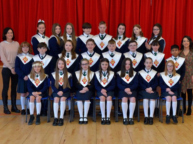 Teacher Mrs Callan, on the right, and Classroom Assistant Mrs Doherty pictured with P7 pupils from St Patrick’s Primary School who were confirmed by Fr McDermott in St Patrick’s Church, Pennyburn, on Monday 14th March last. Photo: George Sweeney.  DER2211GS – 023