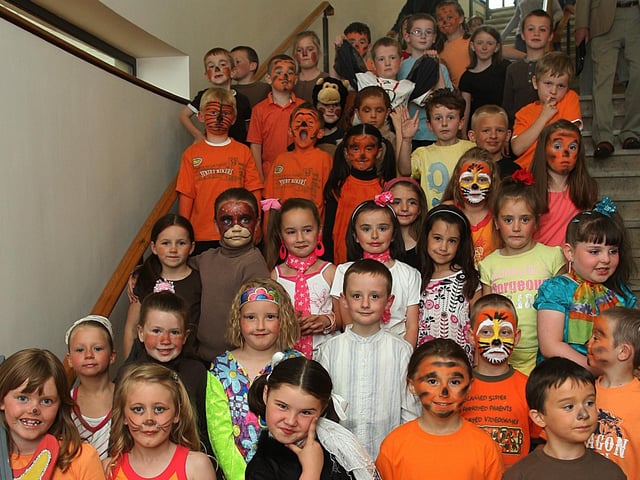 P3 pupils who put on a musical show at the Trench Road Primary School’s annual summer variety show, held at The Millennium Forum. (1806T10).