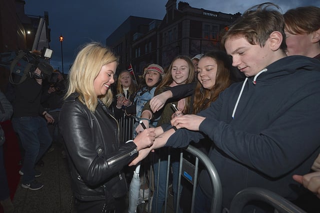 Derry Girls actor Saoirse Jackson autograph’s a fan’s arm outside the Omniplex Cinema, Strand Road, on Monday night last, as she arrived for the premiere of Series Two.  DER0819GS-04
