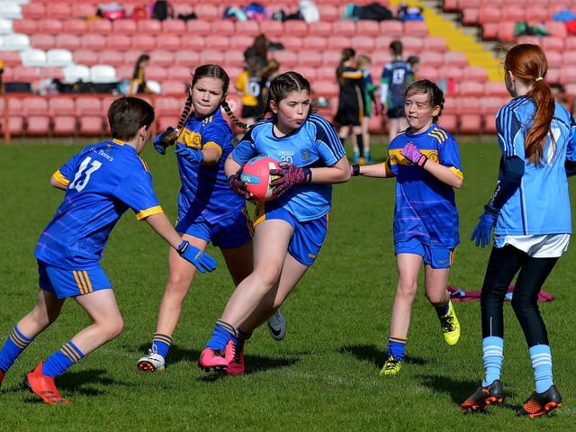 Hollybush in action against St Therese during the Celtic Park Girls’ Primary School Blitz. Photo: George Sweeney. DER2213GS – 032