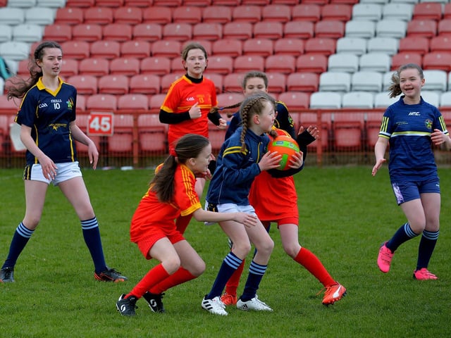 Gaelscoil Éadain Mhóir and Steelstown in action during the Celtic Park Girls’ Primary School Blitz. Photo: George Sweeney. DER2213GS – 034